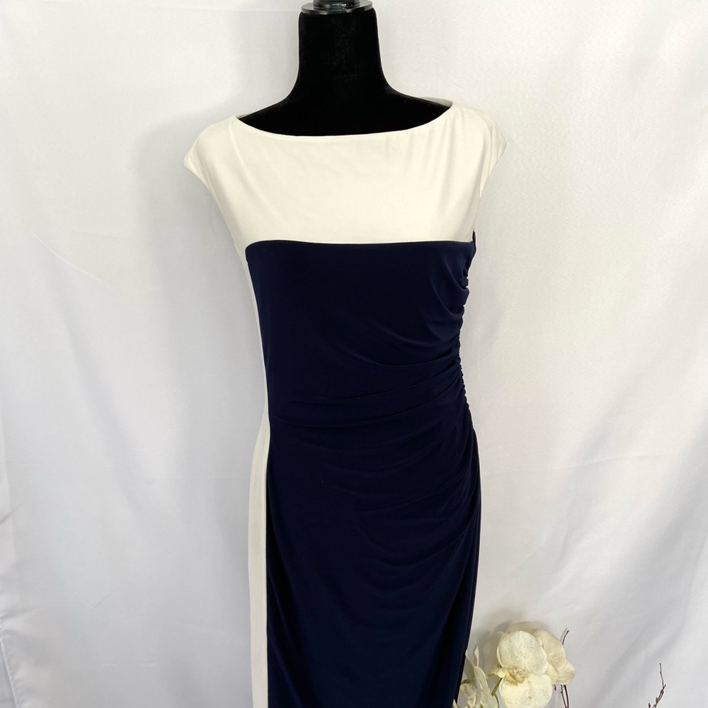 Elegant Navy and White Cap-Sleeve Sheath Dress